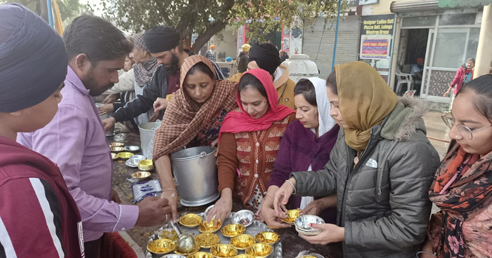 गु: सत्संग सभा में शहीदी दिवस श्रद्धापूर्वक मनाया गया